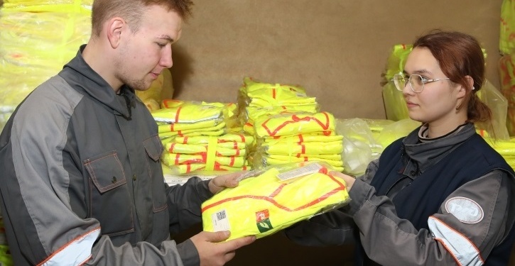 Свердловская железная дорога меняет цвет спецодежды сотрудников