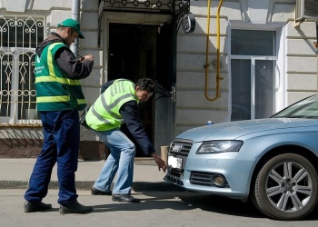 Москва закупит форму для парковщиков на 78,4 млн руб.