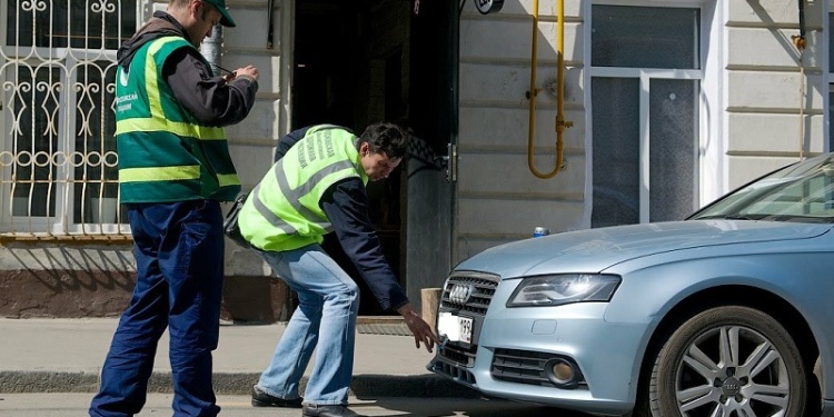 Москва закупит форму для парковщиков на 78,4 млн руб.