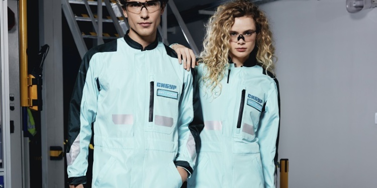 Наука – это модно: московский бренд выпустил коллекцию спецодежды для ученых «Сибура»