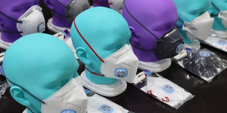 Волонтерам в Анапе передали 100 тыс. респираторов местного производства