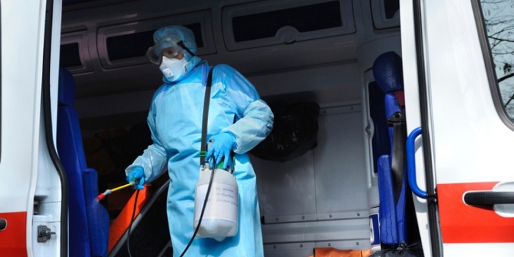 Роспотребнадзор выпустил рекомендации по дезинфекции и СИЗ для скорой помощи