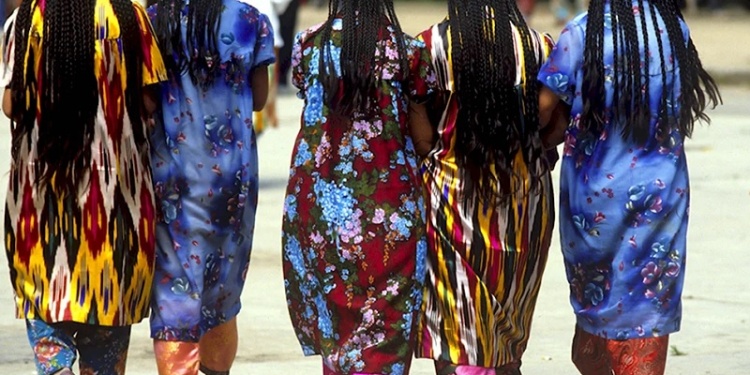 Ташкентских чиновников обязали носить на работе национальную одежду