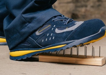 Кроссовки с защитой для энергичного дня