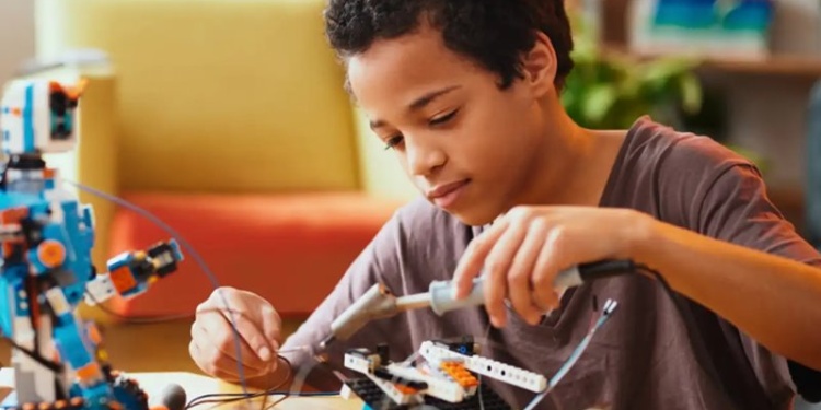 3М поддерживает школьников