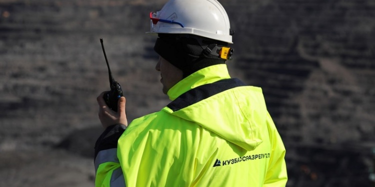 Кемеровских шахтеров обеспечат демисезонной спецодеждой