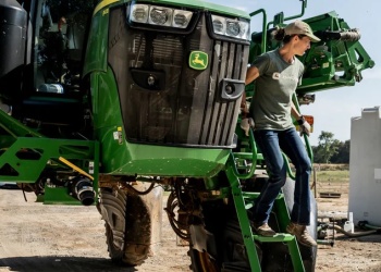 John Deere объединился с разработчиком женской спецодежды