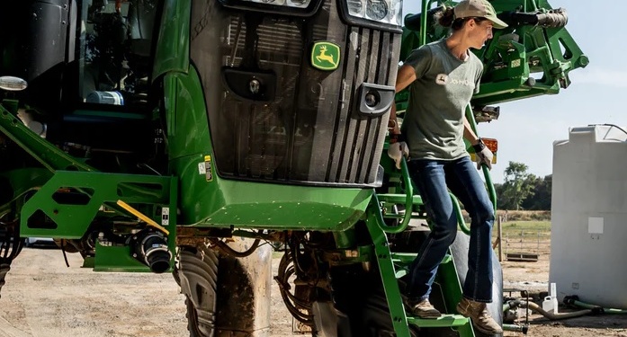 John Deere объединился с разработчиком женской спецодежды