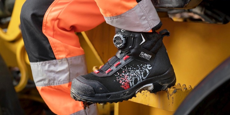 Яркая рабочая обувь