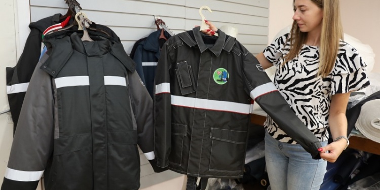 В Беларуси запустили производство спецодежды для нефтяников Крайнего Севера