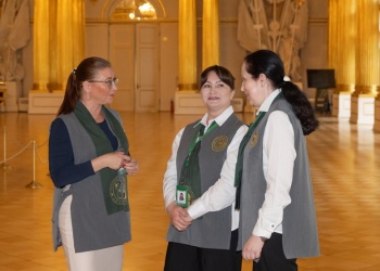 «Эрмитаж» переодел смотрителей