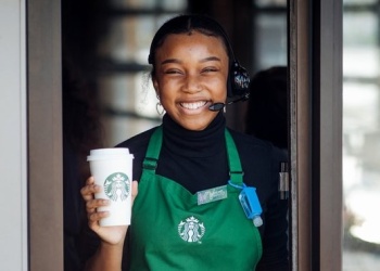 Американские бариста подали в суд на Starbucks из-за новой униформы