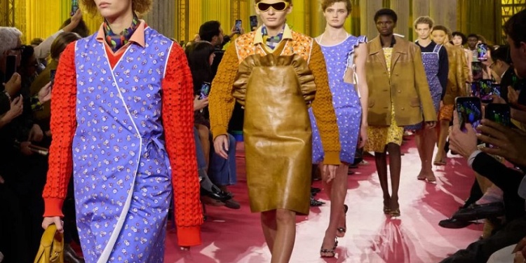 Miu Miu представила в Париже новое прочтение рабочей одежды