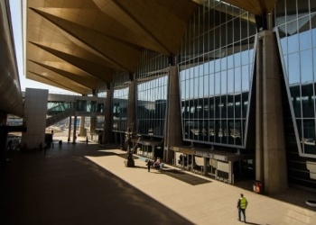 «Пулково» тестирует выдачу СИЗ через вендинг