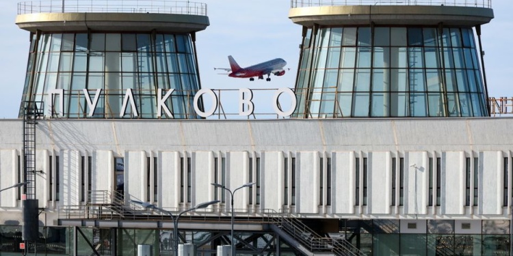 «Пулково» тестирует выдачу СИЗ через вендинг