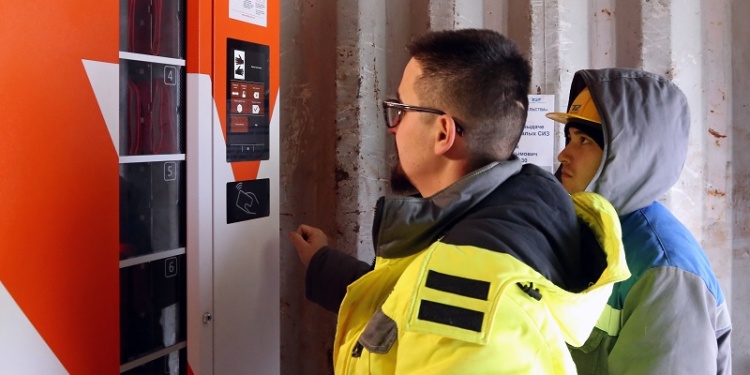 На строительстве Ленинградской АЭС-2 перешли на вендинг СИЗ