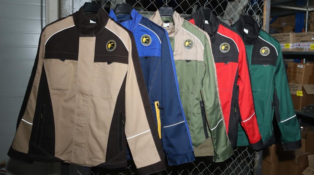 Серия стильных и прочных рабочих костюмов «Старт»