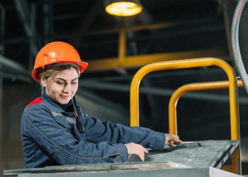 «Южуралзолото» ищет поставщика спецодежды, спецобуви и СИЗ на 184,6 млн рублей