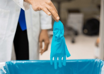 Британцы начинают глобальное тестирование биоразлагаемых нитриловых перчаток