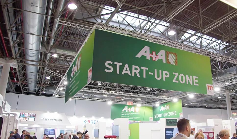 Зона стартапов на выставке A+A