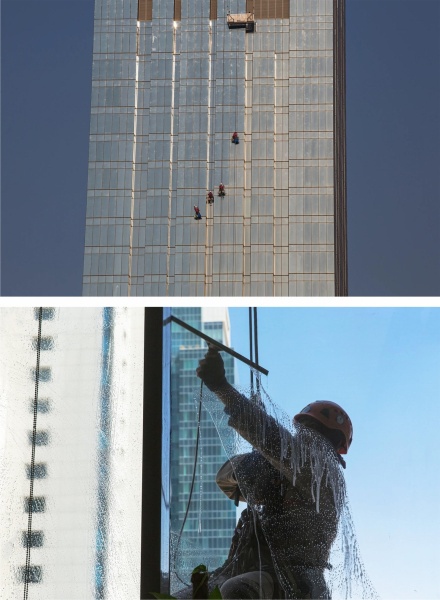 Рабочие в городе: СИЗ работников муниципальных служб