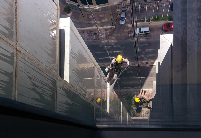 Рабочие в городе: СИЗ работников муниципальных служб