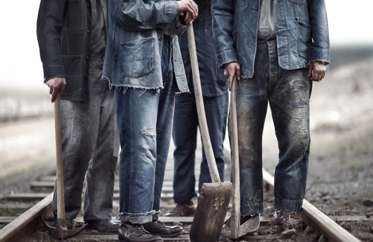 Архангельский железнодорожник не смог оспорить взыскание за работу в джинсах вместо спецодежды