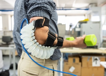 В США представлен мягкий экзоскелет для рабочих