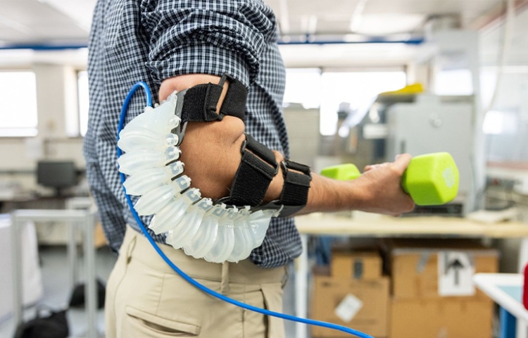 В США представлен мягкий экзоскелет для рабочих
