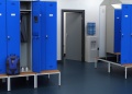 Должен ли работодатель организовать место для переодевания? Разъясняет Роструд