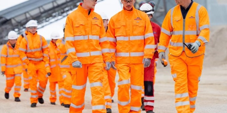 Эксперты рассказали, как стирать светоотражающую спецодежду