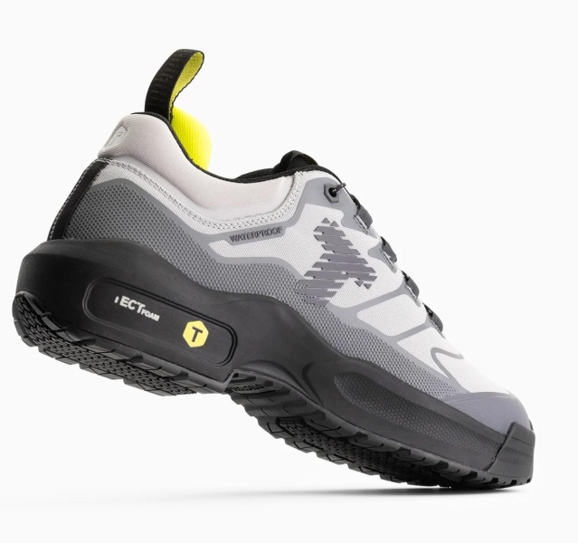 Кроссовки в качестве рабочей обуви – массово!