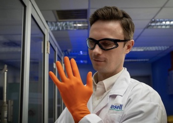 Ansell выпустила одноразовые перчатки с защитой от ацетона