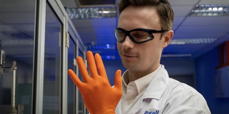 Ansell выпустила одноразовые перчатки с защитой от ацетона