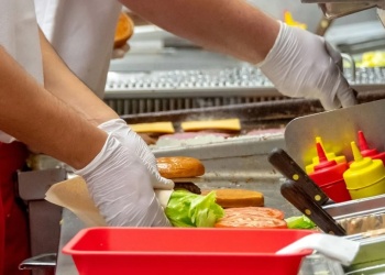 Казахстанский Burger King уличили в нарушении норм охраны труда