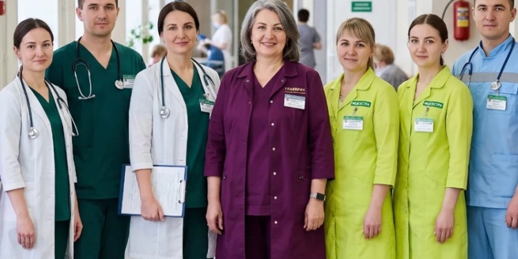 В Госдуме раскритиковали введение цветной униформы для медиков