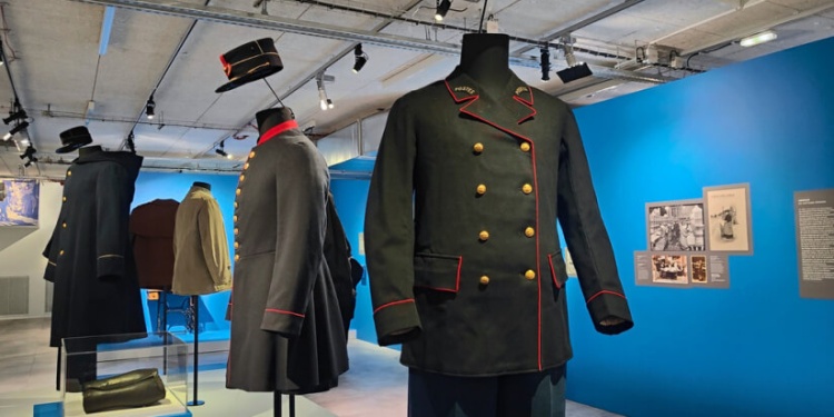 Историческая выставка почтовой униформы открылась в Париже