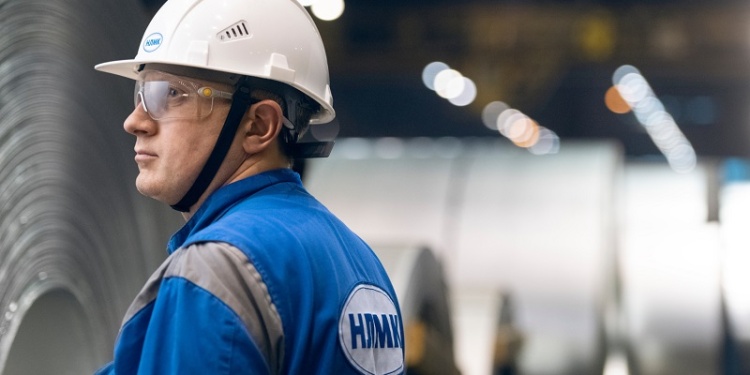 НЛМК перешел на обеспечение СИЗ через приложение