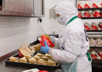 X5 тестирует ИИ для контроля за мытьем рук