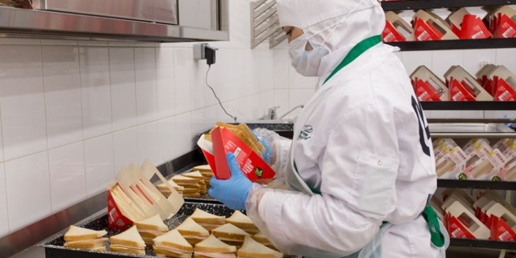 X5 тестирует ИИ для контроля за мытьем рук