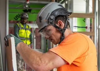 Издание Construction Digital представило топ-10 умных СИЗ для строителей