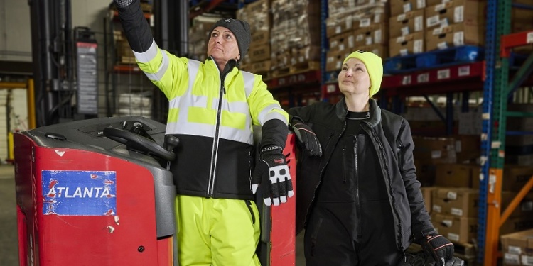 RefrigiWear создал коллекцию утепленной одежды для женщин