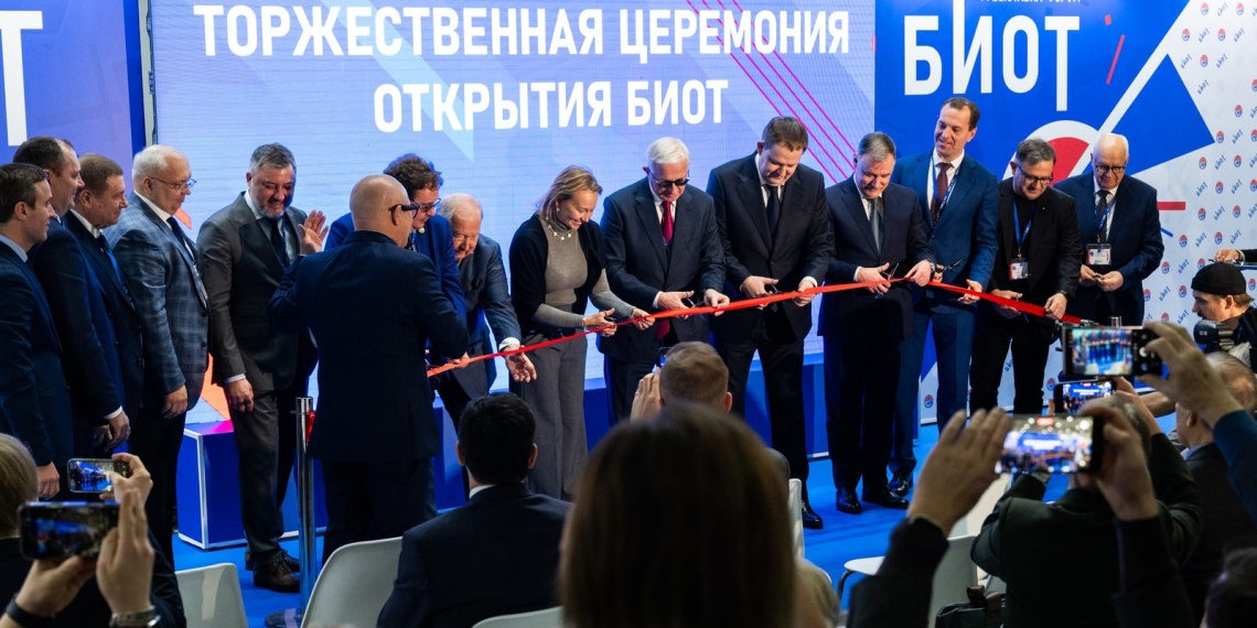 Торжественное открытие выставки БИОТ 2025: перерезание красной ленты